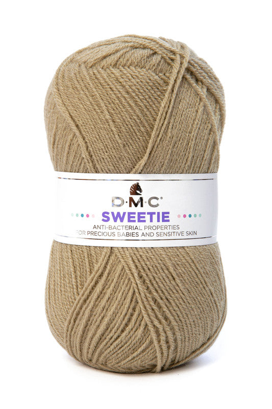 Ovillo 100% Acrílico antibacterias de la marca DMC. El modelo es Swettie en el color 601