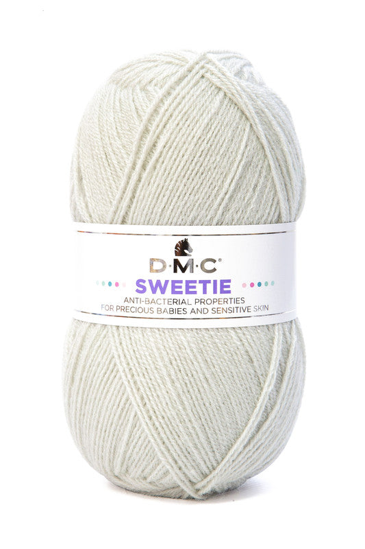 Ovillo 100% Acrílico antibacterias de la marca DMC. El modelo es Swettie en el color 607
