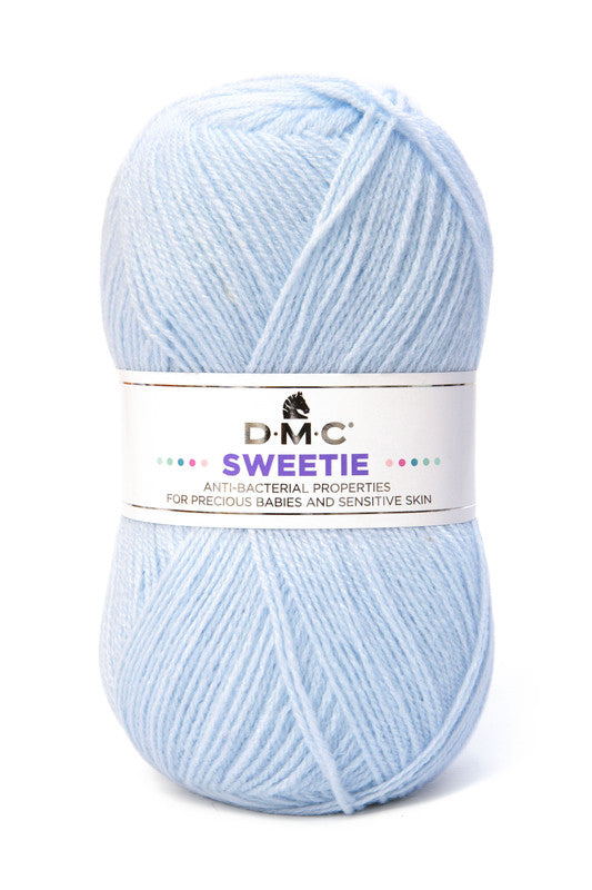 Ovillo 100% Acrílico antibacterias de la marca DMC. El modelo es Swettie en el color 611
