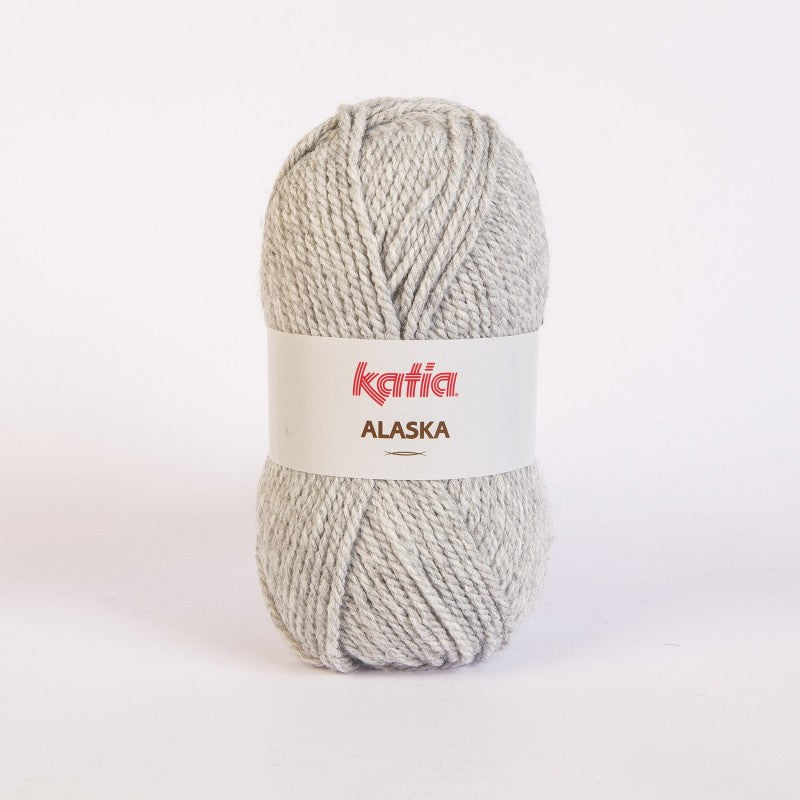 Ovillo de lana 100% acrílico de la marca Katia. El modelo es Alaska en el color 009