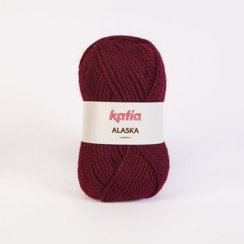 Ovillo de lana 100% acrílico de la marca Katia. El modelo es Alaska en el color 012