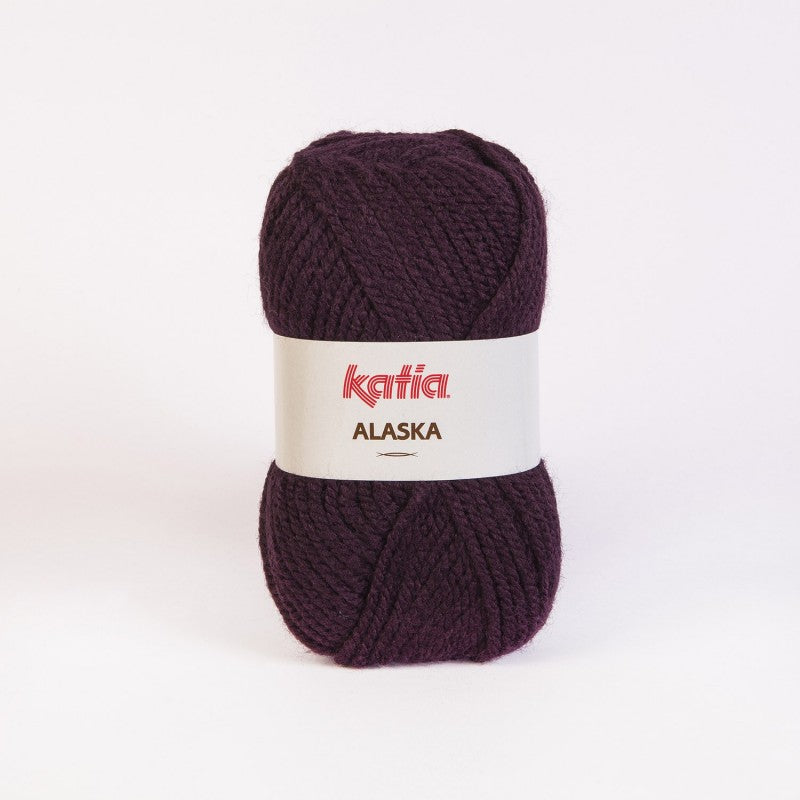 Ovillo de lana 100% acrílico de la marca Katia. El modelo es Alaska en el color 012