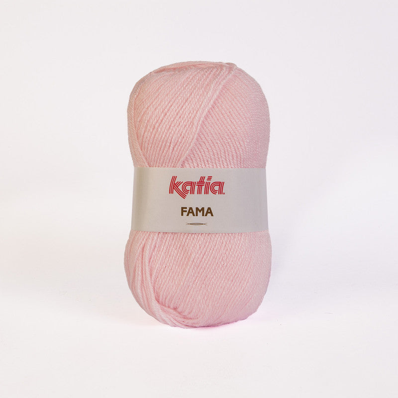 Ovillo de lana 100% acrílico de la marca Katia. El modelo es Fama en el color 605