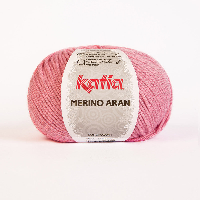 Ovillo de lana 52% merino 48% acrílico de la marca Katia. El modelo es Merino Aran en el color 064