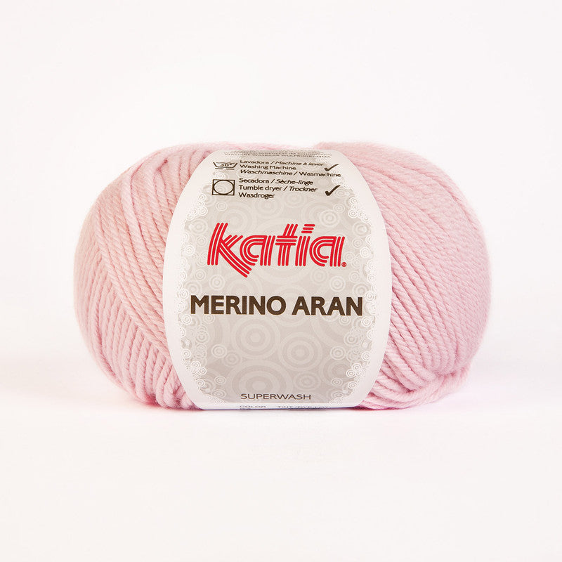 Ovillo de lana 52% merino 48% acrílico de la marca Katia. El modelo es Merino Aran en el color 067