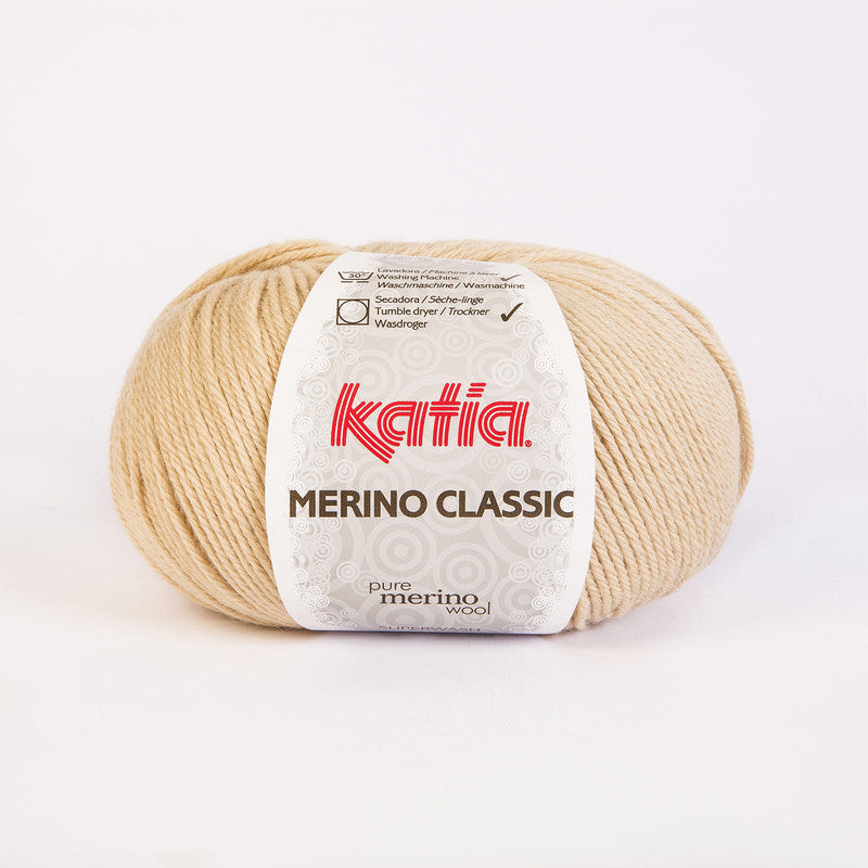 Ovillo de lana 55% merino 45% acrílico de la marca Katia. El modelo es Merino Classic en el color 010