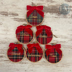 Personaliza estas Navidades el árbol o si lo prefieres, pon el nombre de los regalos de una forma original. Gracias a los bastidores personalizados que te hacemos con nuestras proopias manos.