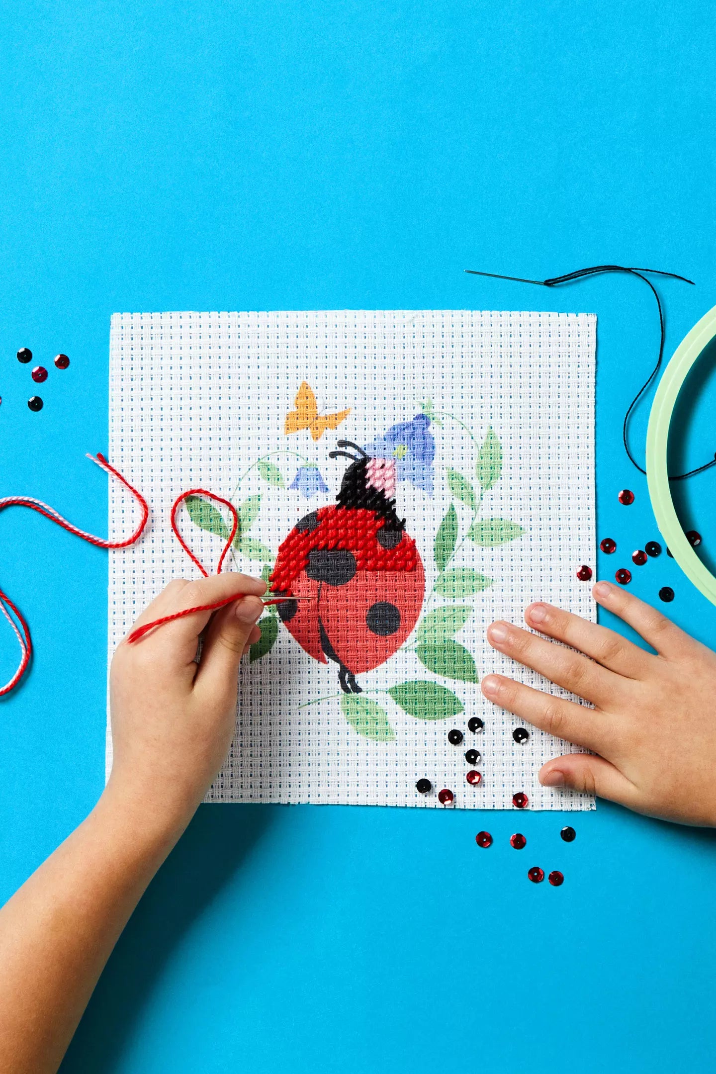 KIT INFANTIL PUNTO DE CRUZ LA MARIQUITA