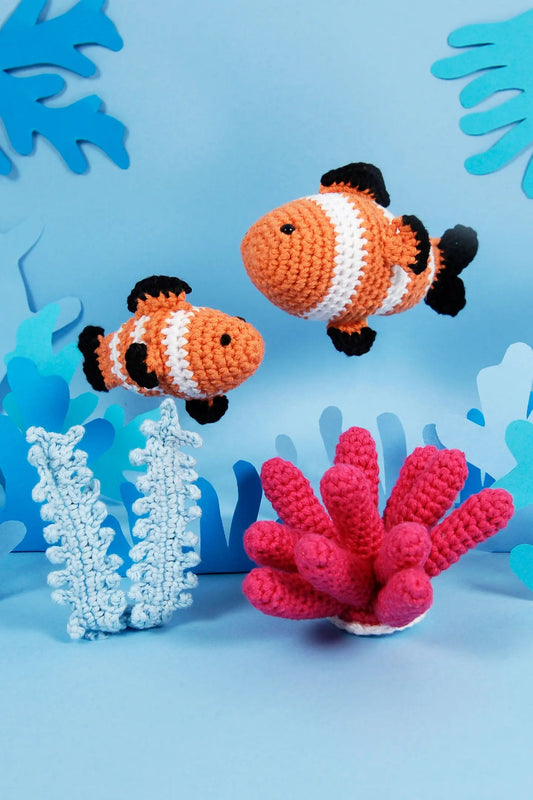 KIT AMIGURUMI BUSCANDO A NEMO - TEJE ESTE ADORABLE AMIGURUMI GRACIAS AL KIT DE DMC DEL PEZ PAYASO