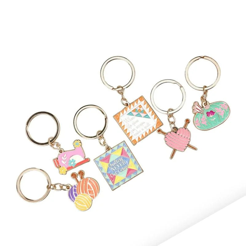 LLAVEROS CON DISEÑOS DE LANA, COSTURA Y PATCHWORK