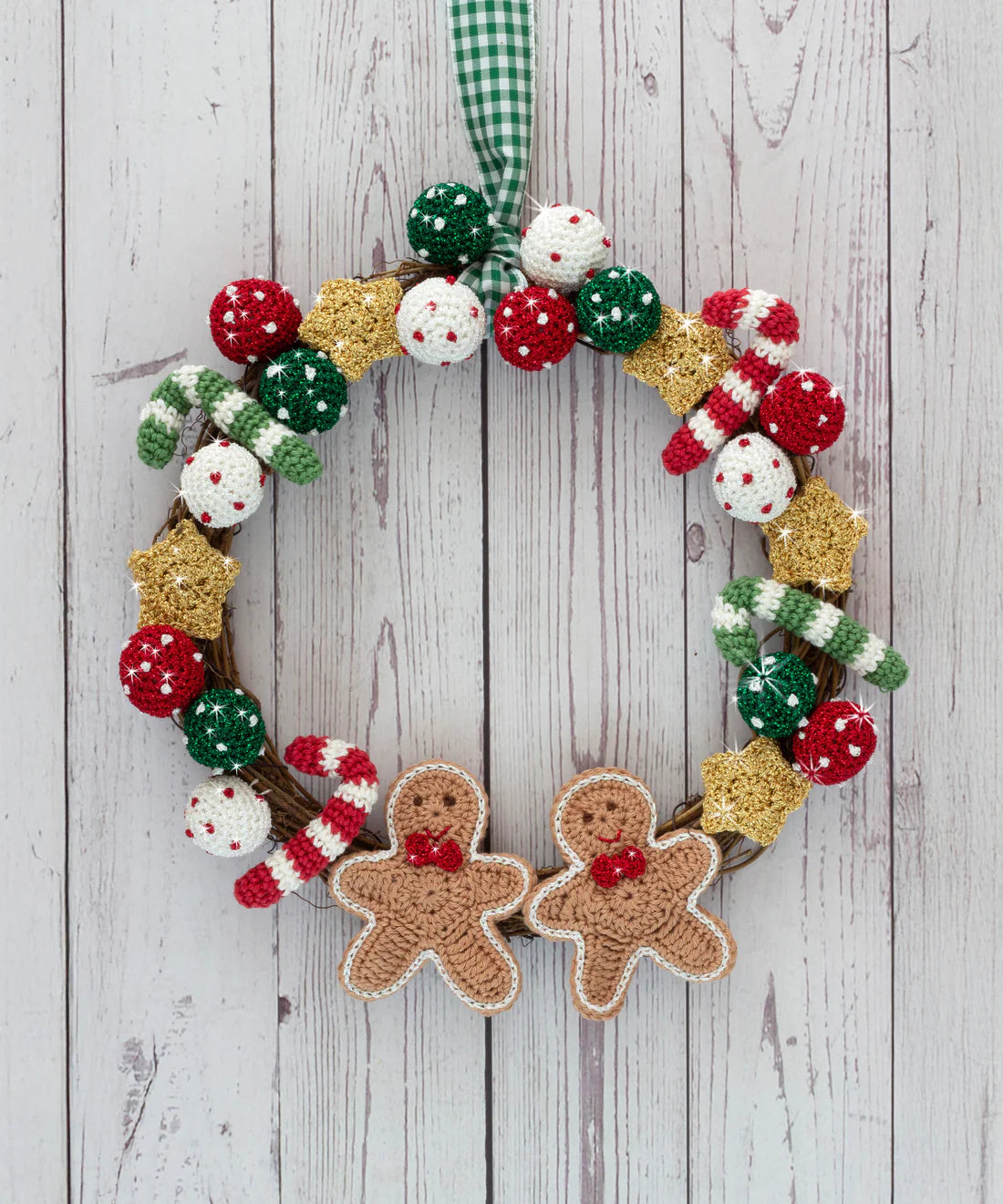 CORONA DE CROCHET PARA LA ENTRADA DE LA CASA. TU NUEVA DECORACION DE NAVIDAD TEJIDA POR TI GRACIAS A LOS PATRONES DE LA REVISTA A SPARKLING CROCHET CHRISTMAS