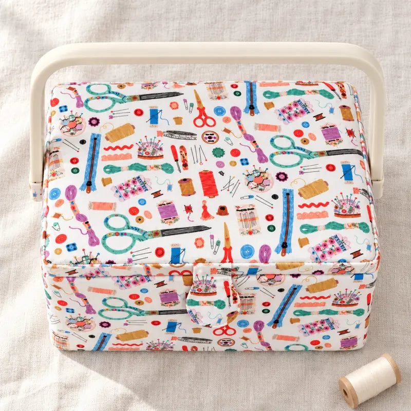 MEDIUM SEWING BASKET WITH SEWING PRINT