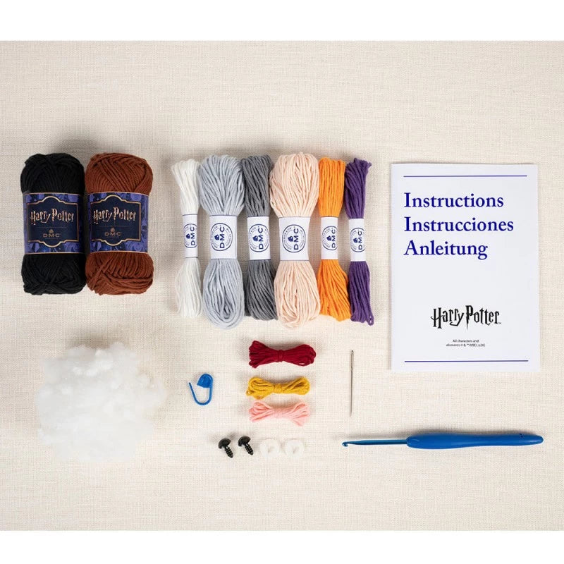 TODOS LOS MATERIALES QUE INCLUYE EL KIT AMIGURUMI DE HERMIONE DMC