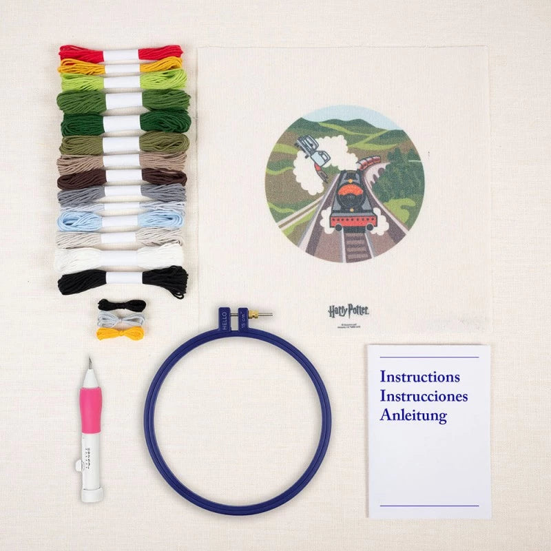 Materiales del kit de punch needle Coche Volador con hilos de algodón, tela estampada, bastidor y aguja