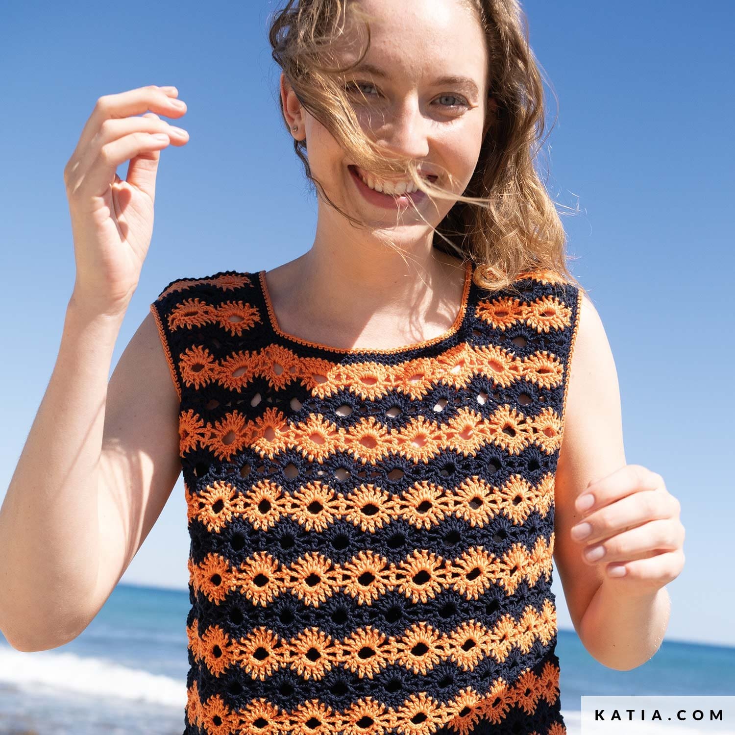 Un top naranja y negro para tejer este verano gracias a - REVISTA CROCHET Nº 121 DE KATIA