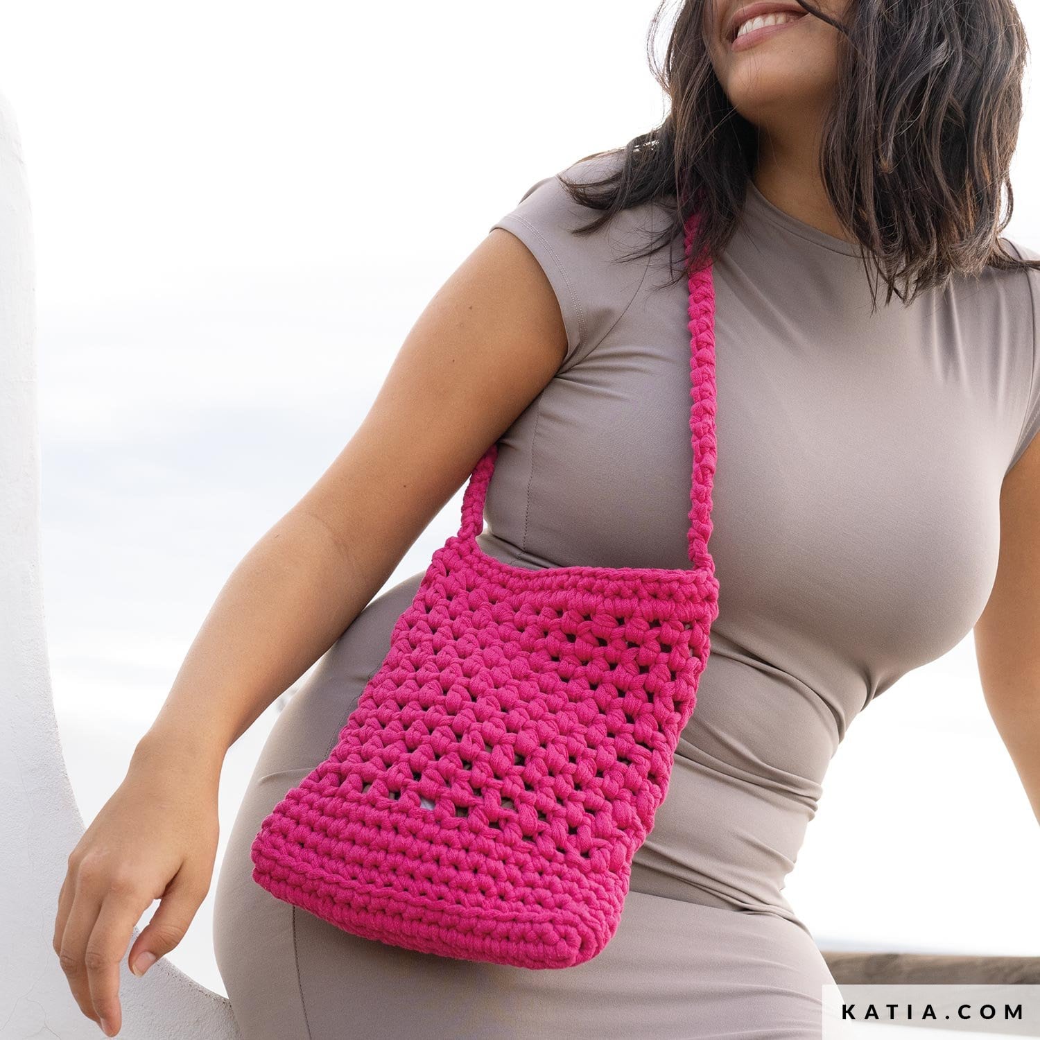 - REVISTA CROCHET Nº 121 DE KATIA - NUEVO PATRON DE BOLSO PARA TEJER CON TRAPILLO