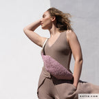 Riñonera tejida a mano siguiendo el patron de la REVISTA CROCHET Nº 121 DE KATIA