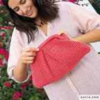 Disfruta de lucir un bolso tejido por ti misma como el que viene en la - REVISTA CROCHET Nº 121 DE KATIA - Bolso de mano coral para lucir este verano