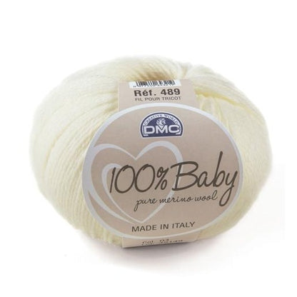 Ovillo de lana merino 100% de la marca DMC. El modelo es 100% Baby en el color 3