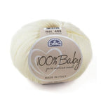Ovillo de lana merino 100% de la marca DMC. El modelo es 100% Baby en el color 3