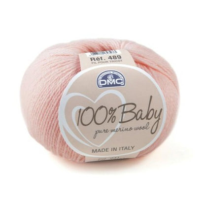 Ovillo de lana merino 100% de la marca DMC. El modelo es 100% Baby en el color 41
