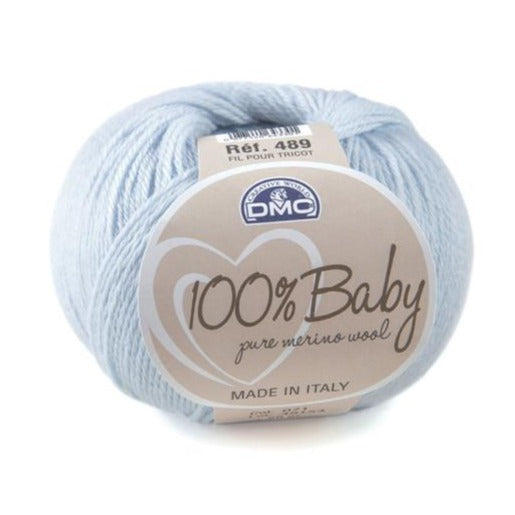 Ovillo de lana merino 100% de la marca DMC. El modelo es 100% Baby en el color 71