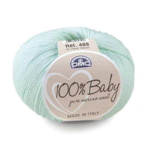 Ovillo de lana merino 100% de la marca DMC. El modelo es 100% Baby en el color 70