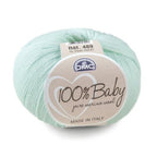 Ovillo de lana merino 100% de la marca DMC. El modelo es 100% Baby en el color 70