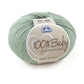 Ovillo de lana merino 100% de la marca DMC. El modelo es 100% Baby en el color 80