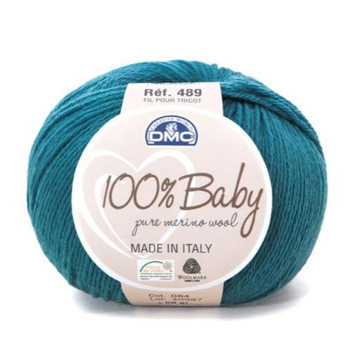 Ovillo de lana merino 100% de la marca DMC. El modelo es 100% Baby en el color 82