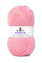 Ovillo 100% Acrílico antibacterias de la marca DMC. El modelo es Swettie en el color 603