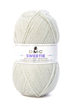 Ovillo 100% Acrílico antibacterias de la marca DMC. El modelo es Swettie en el color 607