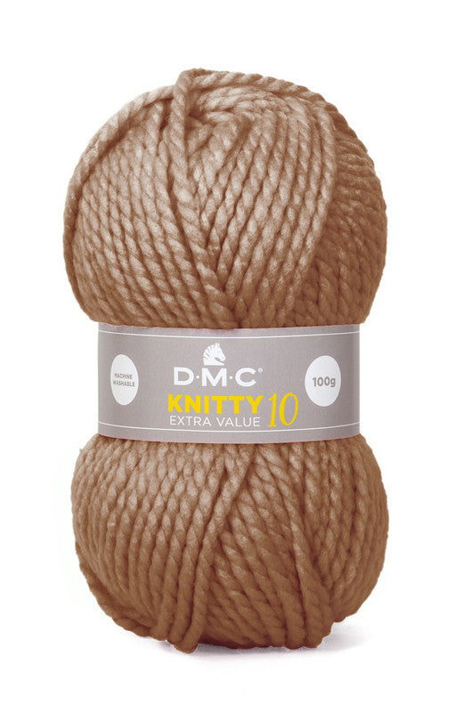 Ovillo de lana extragruesa 100% acrílico de la marca DMC. El modelo es Knitty 10 en el color 927/Beige