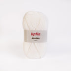 Ovillo de lana 100% acrílico de la marca Katia. El modelo es Alaska en el color 001