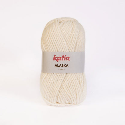 Ovillo de lana 100% acrílico de la marca Katia. El modelo es Alaska en el color 003