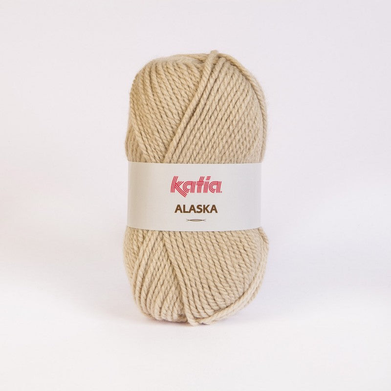 Ovillo de lana 100% acrílico de la marca Katia. El modelo es Alaska en el color 008