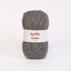 Ovillo de lana 100% acrílico de la marca Katia. El modelo es Alaska en el color 010