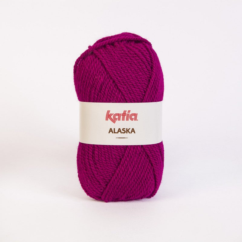 Ovillo de lana 100% acrílico de la marca Katia. El modelo es Alaska en el color 023