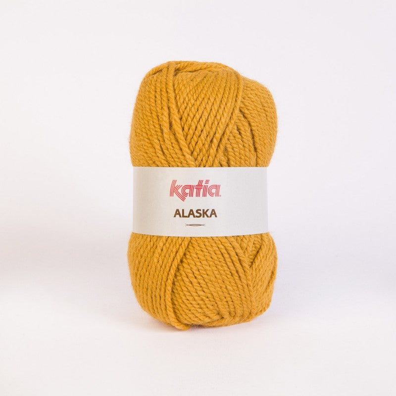 Ovillo de lana 100% acrílico de la marca Katia. El modelo es Alaska en el color 031