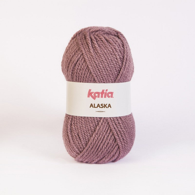 Ovillo de lana 100% acrílico de la marca Katia. El modelo es Alaska en el color 037