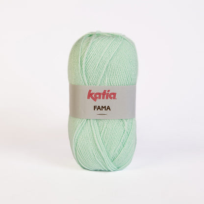 Ovillo de lana 100% acrílico de la marca Katia. El modelo es Fama en el color 556