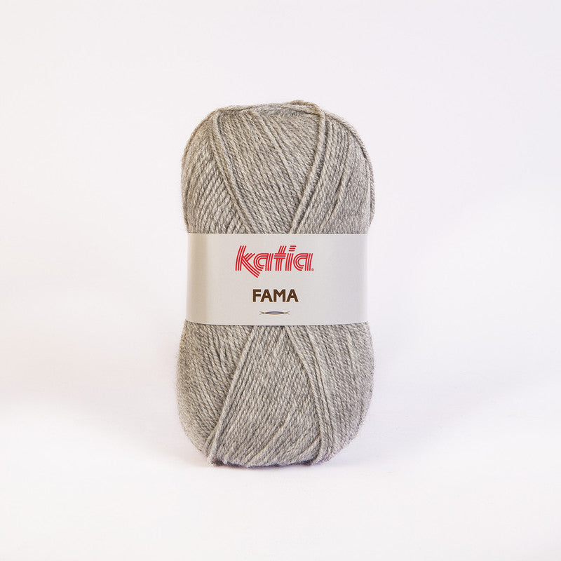 Ovillo de lana 100% acrílico de la marca Katia. El modelo es Fama en el color 572