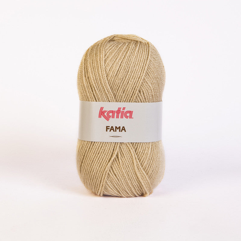 Ovillo de lana 100% acrílico de la marca Katia. El modelo es Fama en el color 602