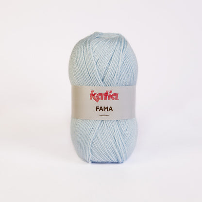 Ovillo de lana 100% acrílico de la marca Katia. El modelo es Fama en el color 606