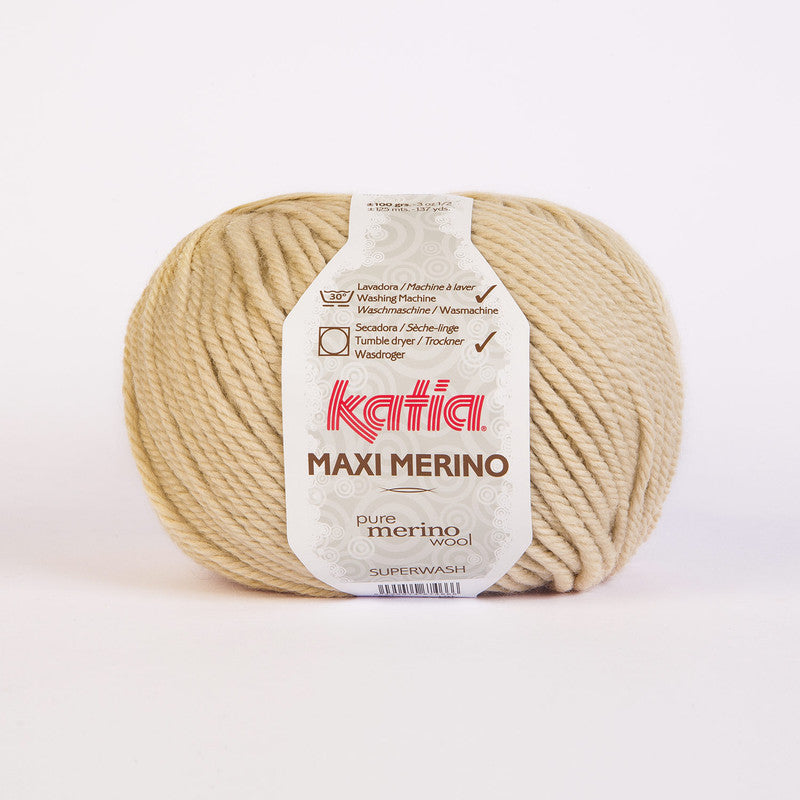 Ovillo de lana 55% merino 45% acrílico de la marca Katia. El modelo es Maxi Merino en el color 010