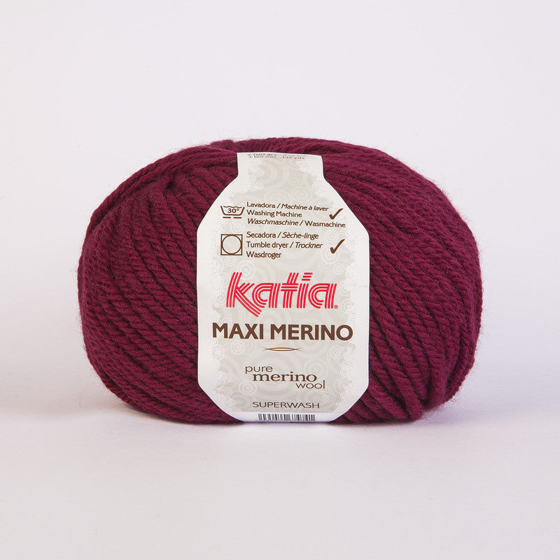 Ovillo de lana 55% merino 45% acrílico de la marca Katia. El modelo es Maxi Merino en el color 023