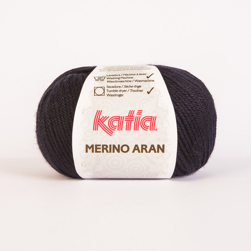 Ovillo de lana 52% merino 48% acrílico de la marca Katia. El modelo es Merino Aran en el color 005