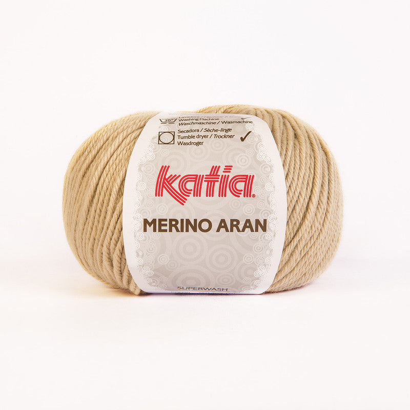 Ovillo de lana 52% merino 48% acrílico de la marca Katia. El modelo es Merino Aran en el color 010