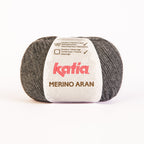 Ovillo de lana 52% merino 48% acrílico de la marca Katia. El modelo es Merino Aran en el color 014