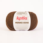Ovillo de lana 52% merino 48% acrílico de la marca Katia. El modelo es Merino Aran en el color 046